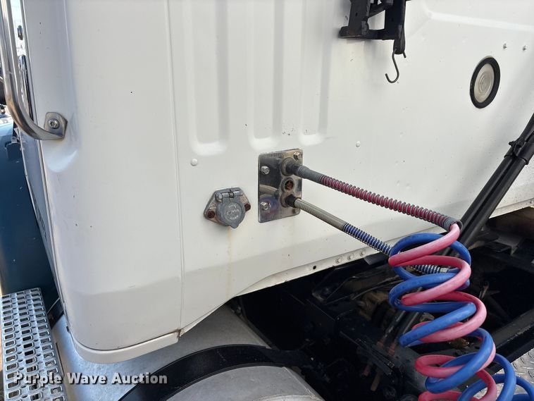 image for item JM9386 1995 White GMC WB semi truck