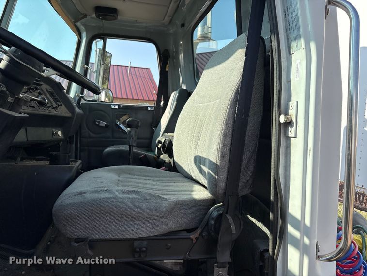 image for item JM9386 1995 White GMC WB semi truck