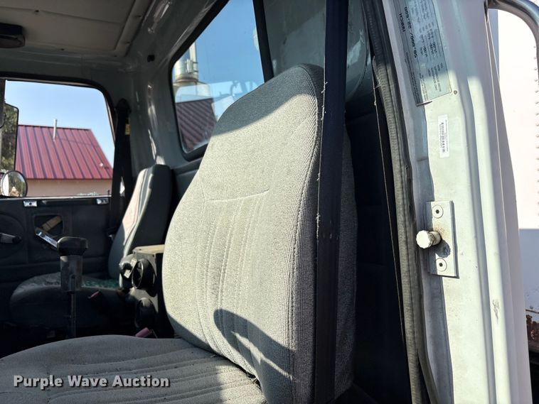 image for item JM9386 1995 White GMC WB semi truck