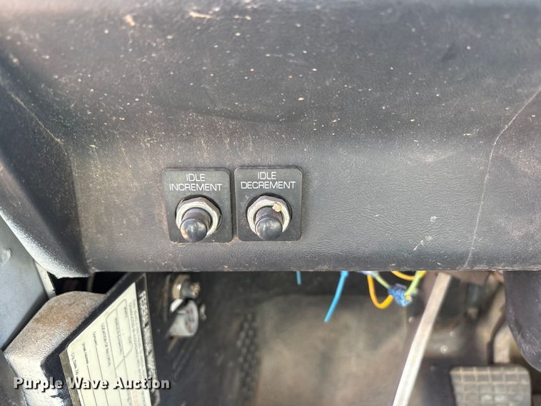 image for item JM9386 1995 White GMC WB semi truck