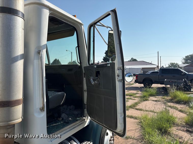 image for item JM9386 1995 White GMC WB semi truck