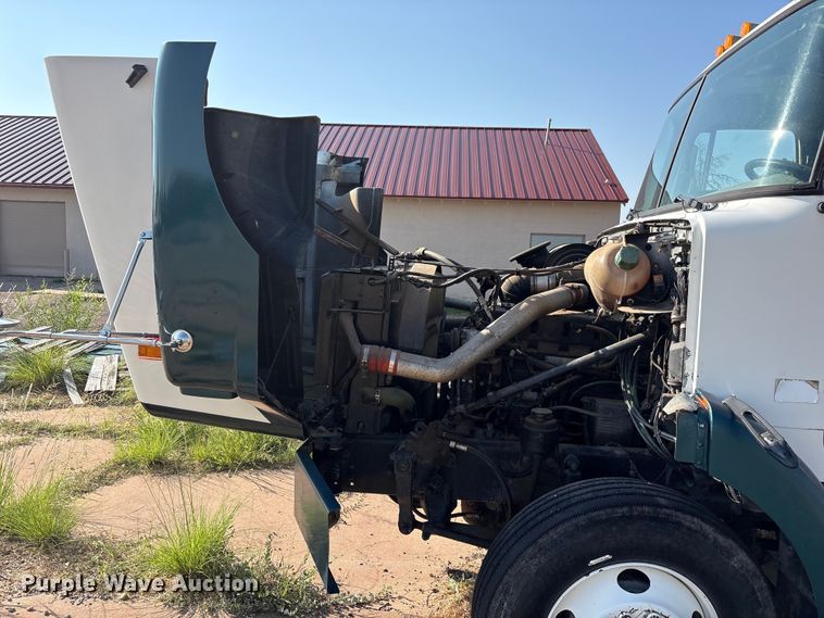 image for item JM9386 1995 White GMC WB semi truck