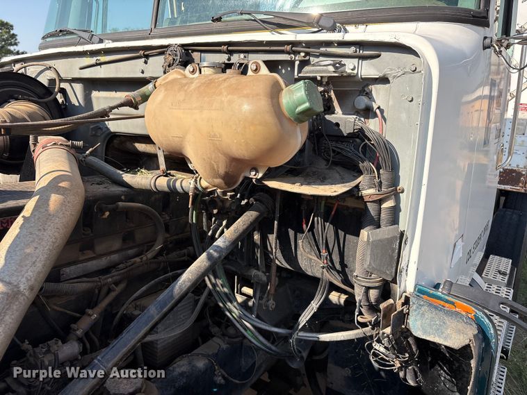 image for item JM9386 1995 White GMC WB semi truck
