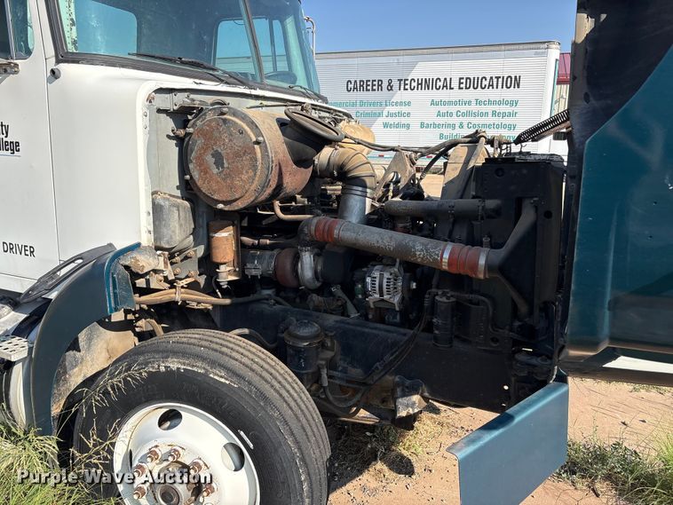 image for item JM9386 1995 White GMC WB semi truck