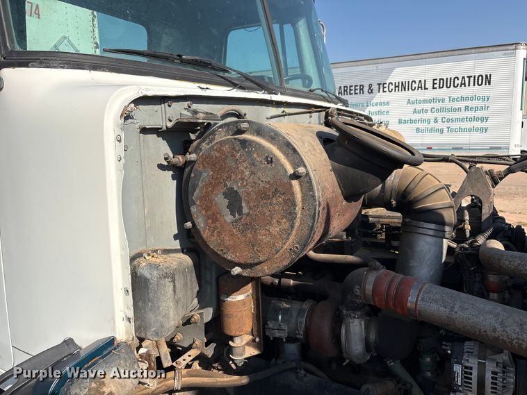 image for item JM9386 1995 White GMC WB semi truck