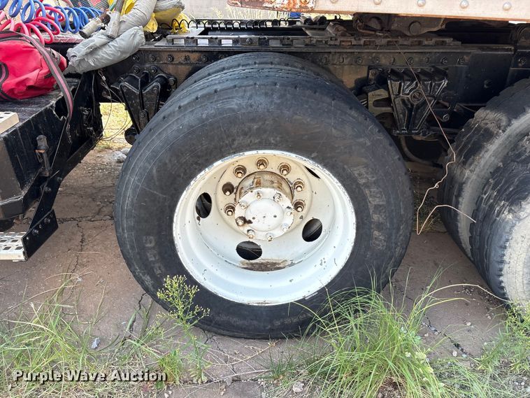 image for item JM9386 1995 White GMC WB semi truck