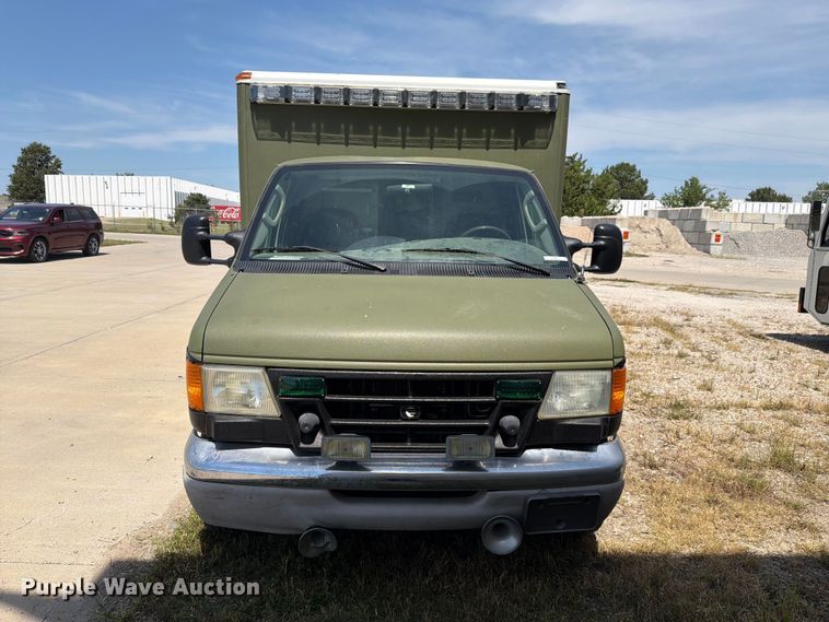 image for item NF9511 2003 Ford E450 Super Duty ambulance