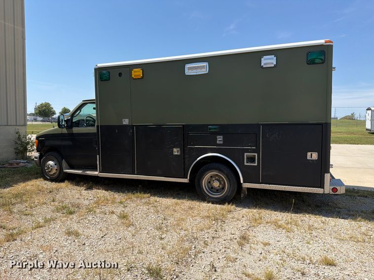 image for item NF9511 2003 Ford E450 Super Duty ambulance