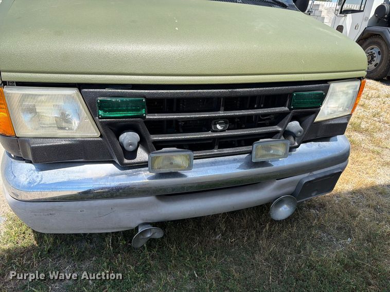 image for item NF9511 2003 Ford E450 Super Duty ambulance