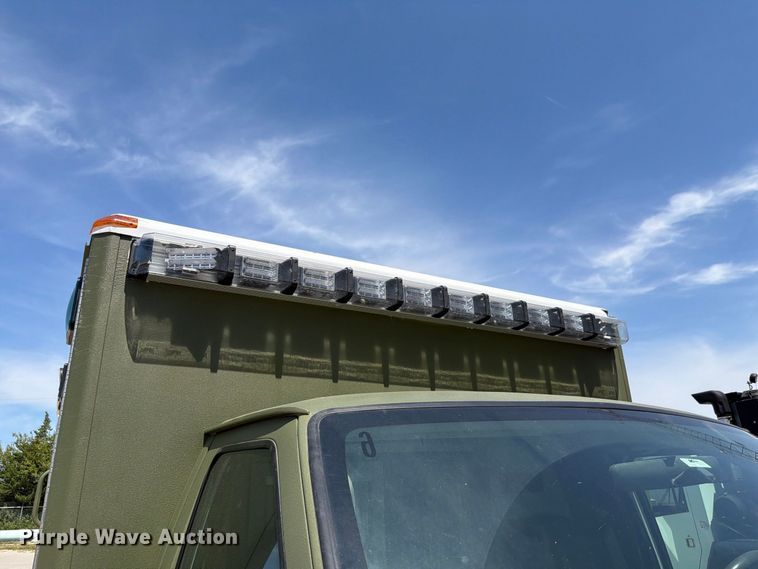 image for item NF9511 2003 Ford E450 Super Duty ambulance