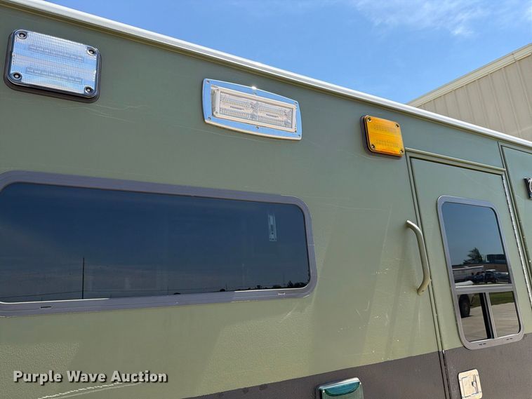 image for item NF9511 2003 Ford E450 Super Duty ambulance