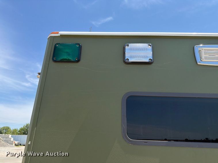 image for item NF9511 2003 Ford E450 Super Duty ambulance