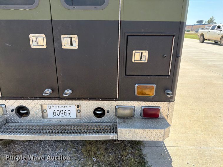 image for item NF9511 2003 Ford E450 Super Duty ambulance