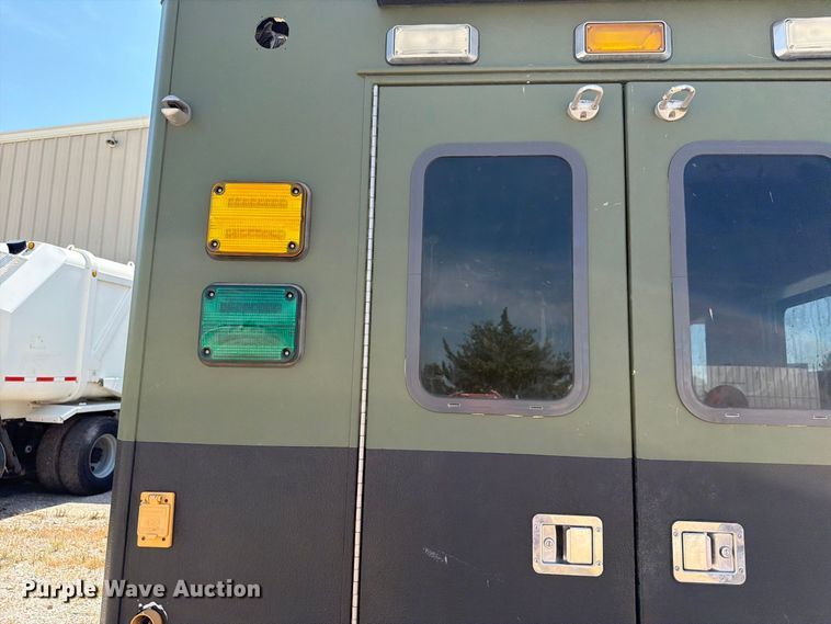 image for item NF9511 2003 Ford E450 Super Duty ambulance