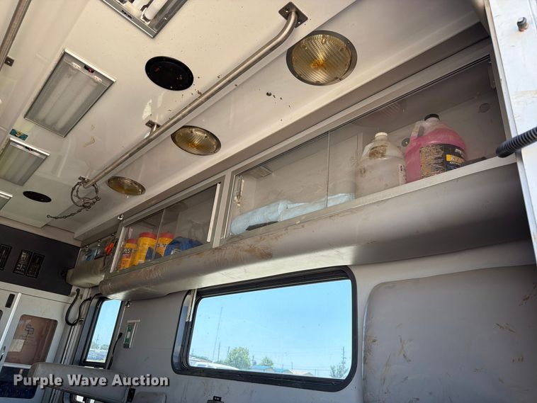 image for item NF9511 2003 Ford E450 Super Duty ambulance
