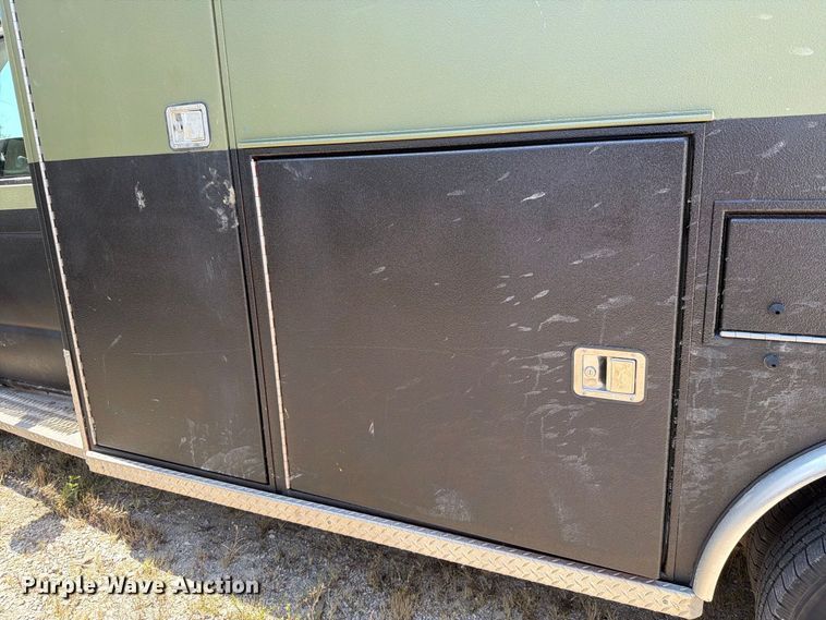 image for item NF9511 2003 Ford E450 Super Duty ambulance