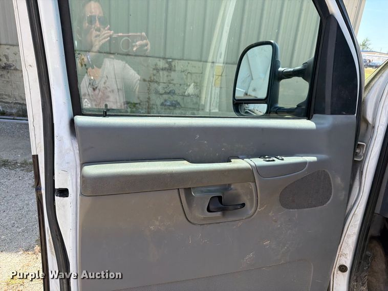image for item NF9511 2003 Ford E450 Super Duty ambulance