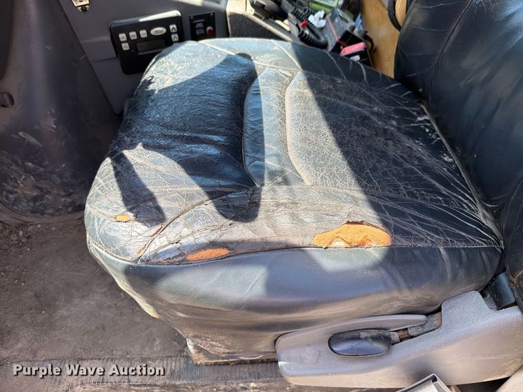 image for item NF9511 2003 Ford E450 Super Duty ambulance