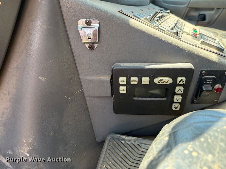 image for item NF9511 2003 Ford E450 Super Duty ambulance