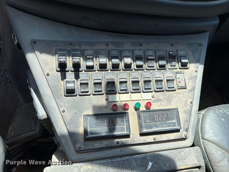 image for item NF9511 2003 Ford E450 Super Duty ambulance