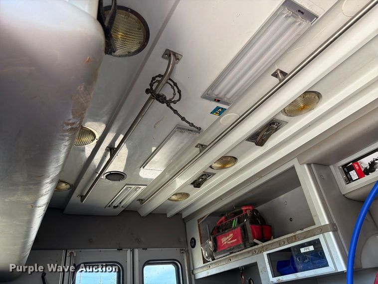 image for item NF9511 2003 Ford E450 Super Duty ambulance