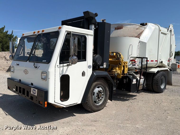 image for item NF9512 2019 Crane Carrier Company LET2 refuse truck