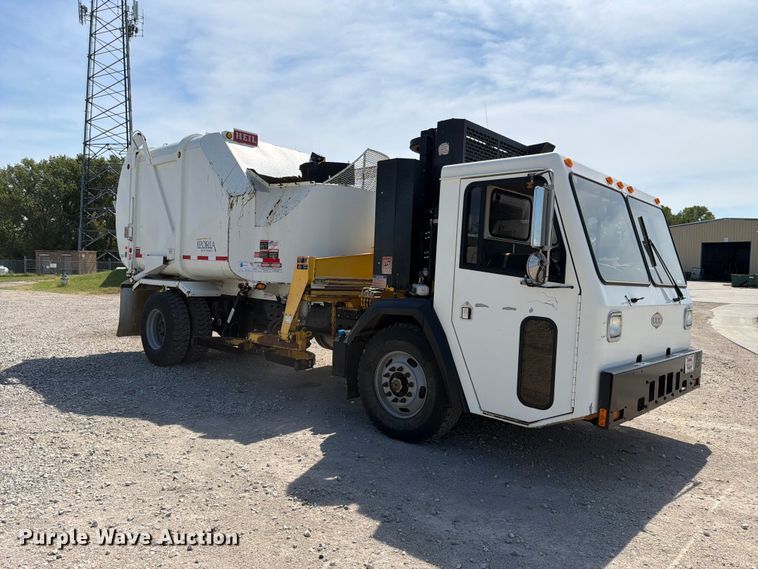 image for item NF9512 2019 Crane Carrier Company LET2 refuse truck