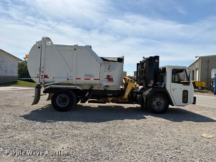 image for item NF9512 2019 Crane Carrier Company LET2 refuse truck
