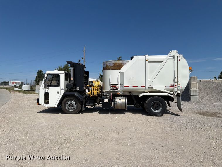 image for item NF9512 2019 Crane Carrier Company LET2 refuse truck