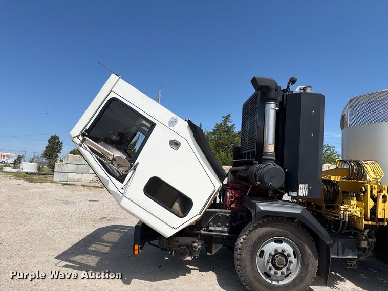image for item NF9512 2019 Crane Carrier Company LET2 refuse truck