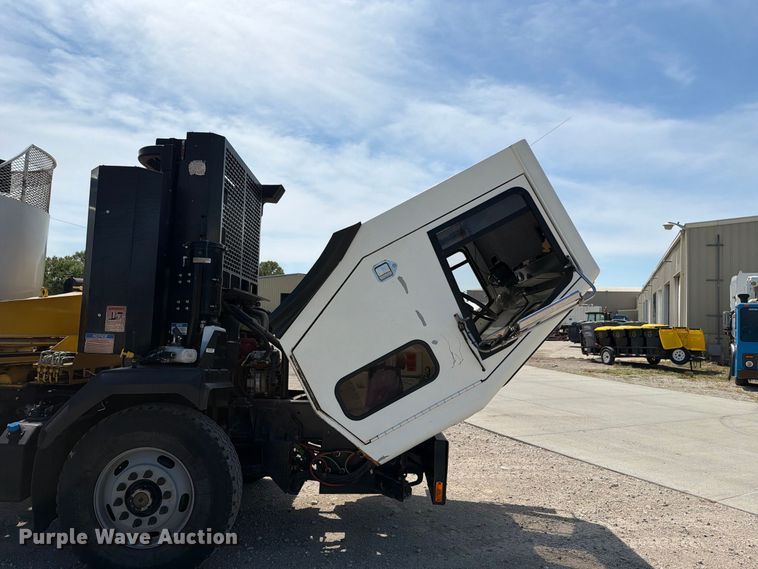 image for item NF9512 2019 Crane Carrier Company LET2 refuse truck