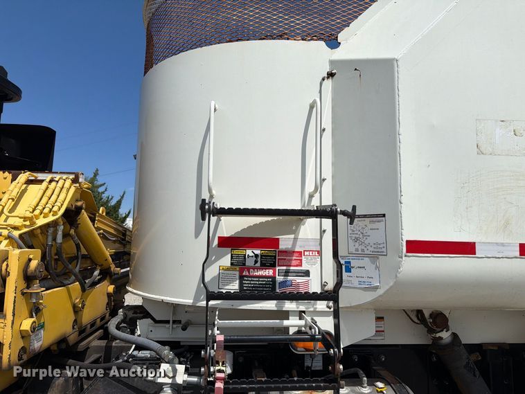 image for item NF9512 2019 Crane Carrier Company LET2 refuse truck