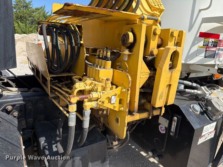 image for item NF9512 2019 Crane Carrier Company LET2 refuse truck