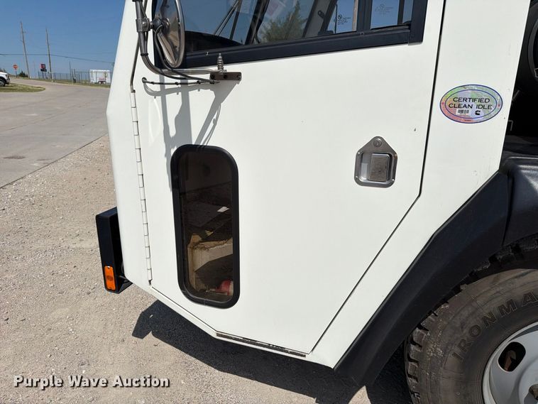 image for item NF9512 2019 Crane Carrier Company LET2 refuse truck