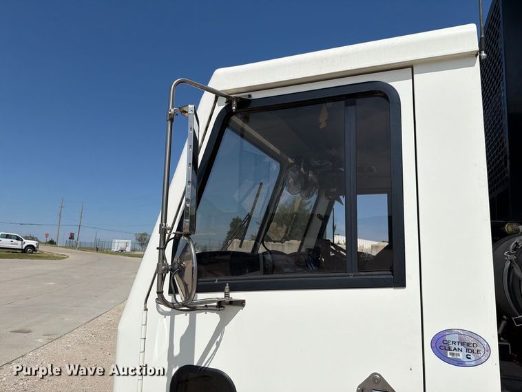 image for item NF9512 2019 Crane Carrier Company LET2 refuse truck