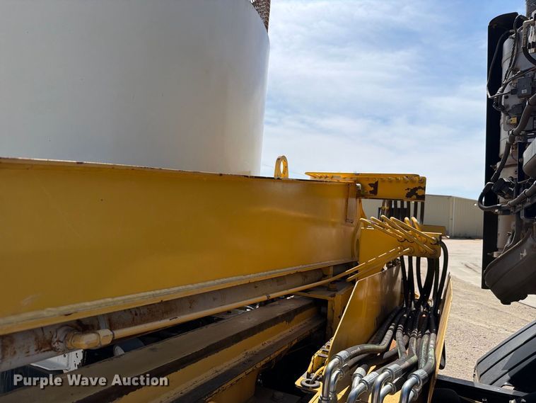 image for item NF9512 2019 Crane Carrier Company LET2 refuse truck