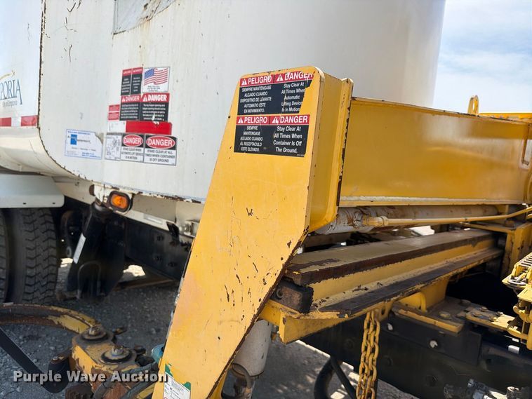 image for item NF9512 2019 Crane Carrier Company LET2 refuse truck