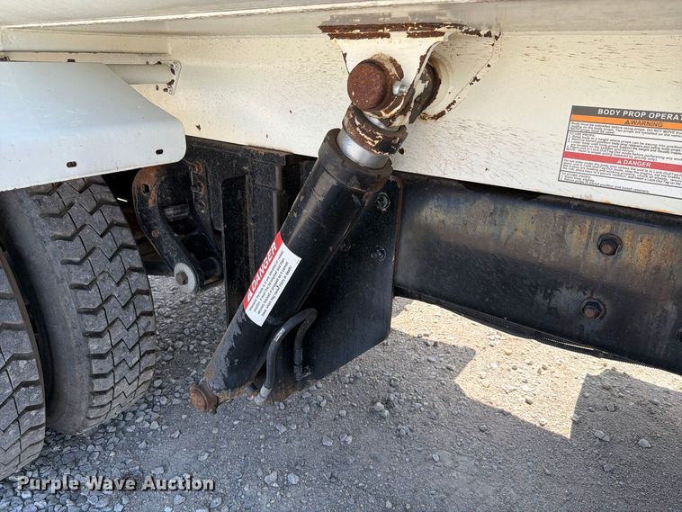 image for item NF9512 2019 Crane Carrier Company LET2 refuse truck