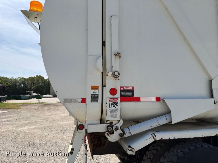 image for item NF9512 2019 Crane Carrier Company LET2 refuse truck