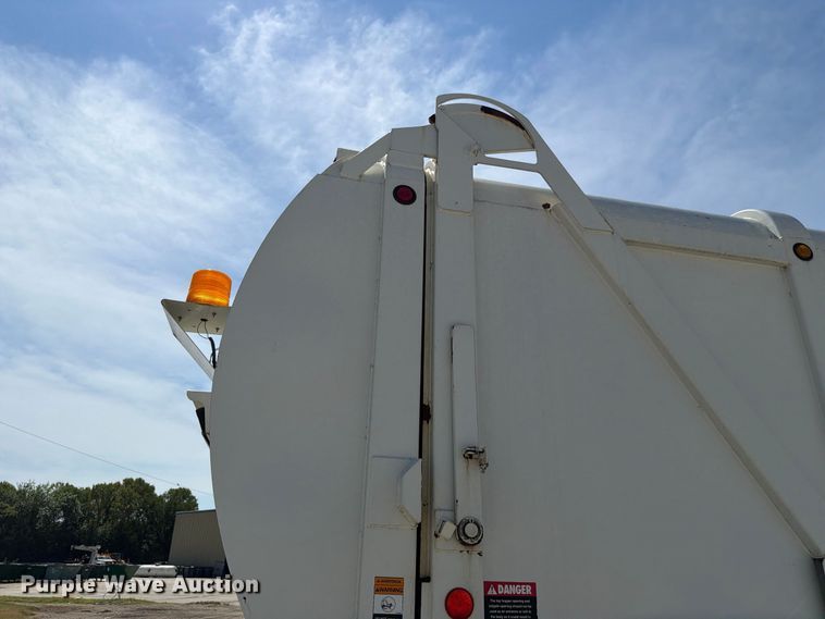 image for item NF9512 2019 Crane Carrier Company LET2 refuse truck