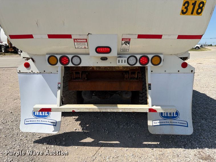 image for item NF9512 2019 Crane Carrier Company LET2 refuse truck