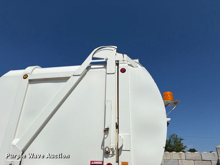 image for item NF9512 2019 Crane Carrier Company LET2 refuse truck
