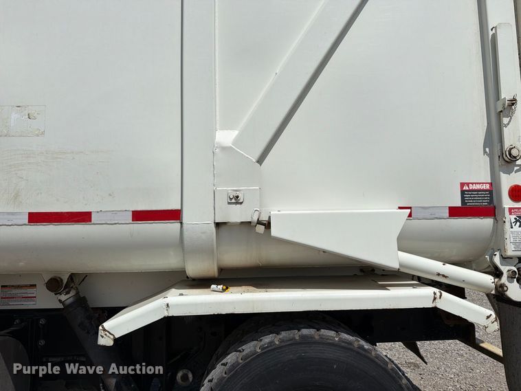 image for item NF9512 2019 Crane Carrier Company LET2 refuse truck