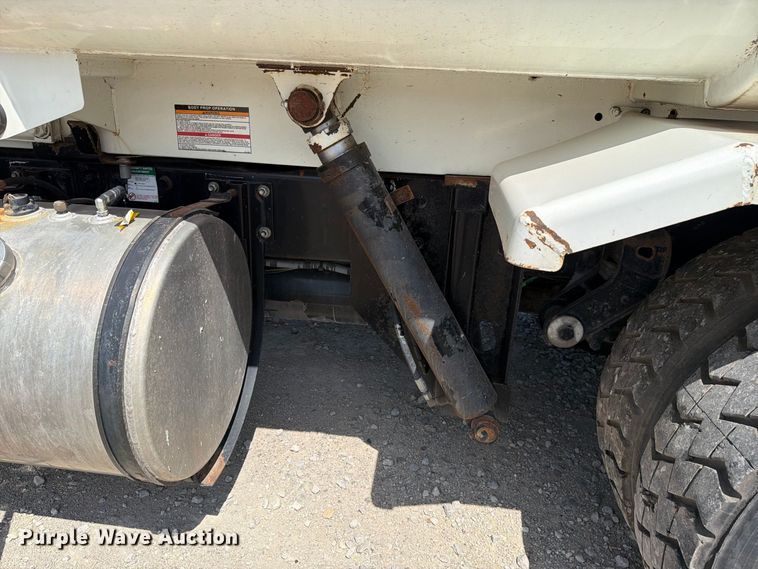 image for item NF9512 2019 Crane Carrier Company LET2 refuse truck