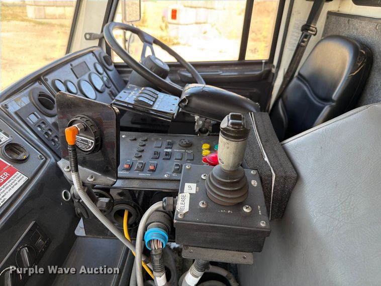 image for item NF9512 2019 Crane Carrier Company LET2 refuse truck