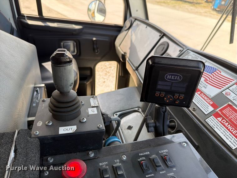 image for item NF9512 2019 Crane Carrier Company LET2 refuse truck