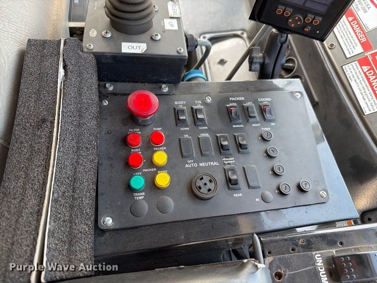 image for item NF9512 2019 Crane Carrier Company LET2 refuse truck
