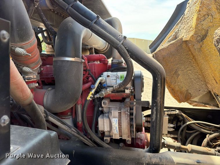 image for item NF9512 2019 Crane Carrier Company LET2 refuse truck