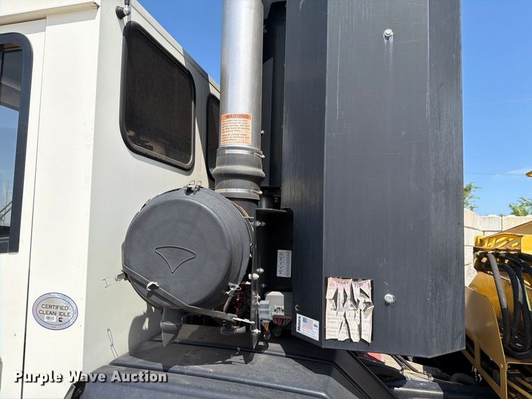 image for item NF9512 2019 Crane Carrier Company LET2 refuse truck