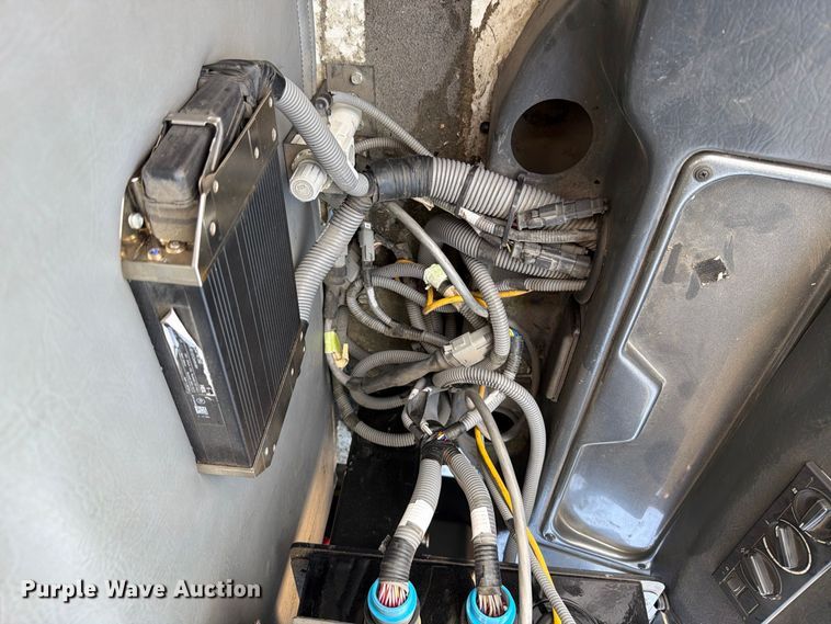 image for item NF9512 2019 Crane Carrier Company LET2 refuse truck